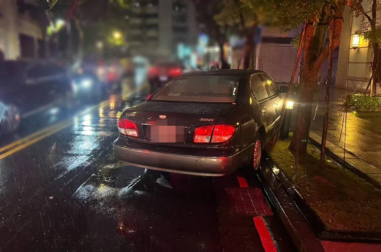 肇事小客車。翻攝畫面