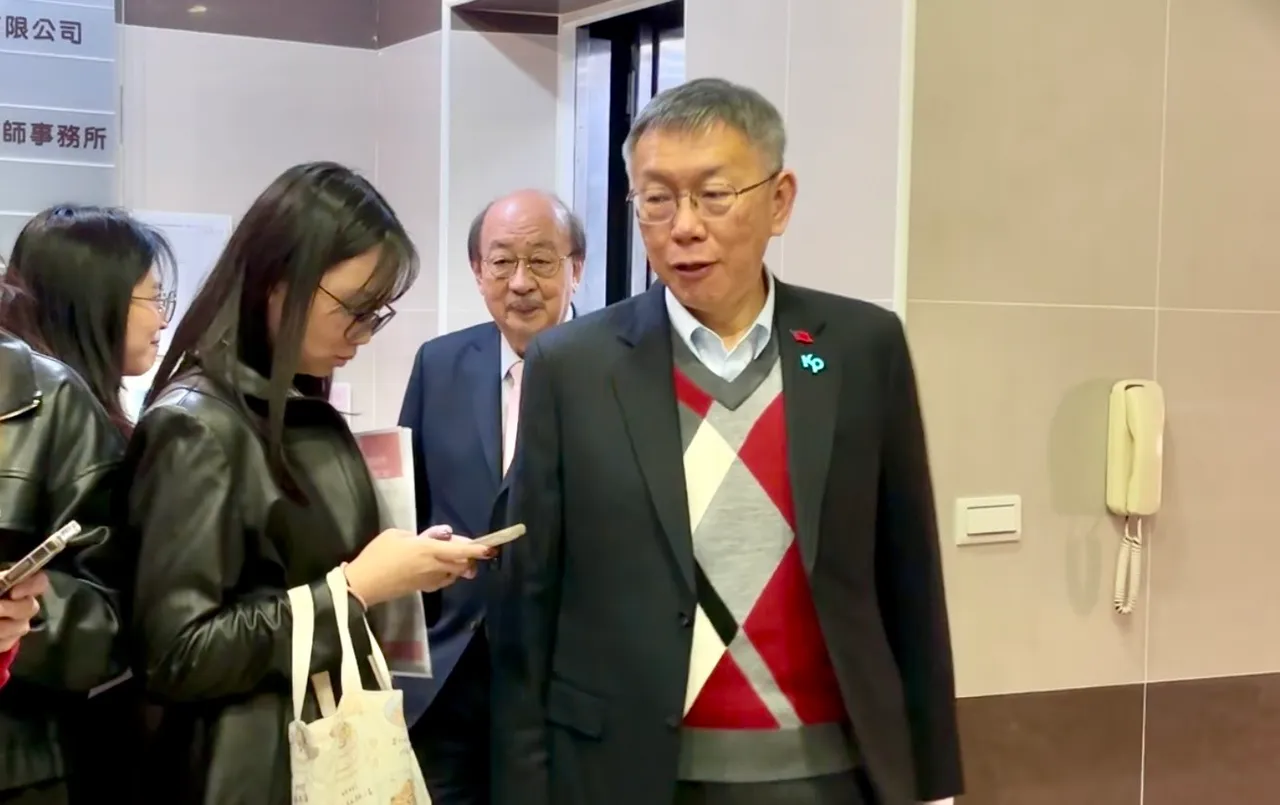 柯文哲拜会柯建铭！单独密会15分钟　笑喊：跟老柯是好朋友