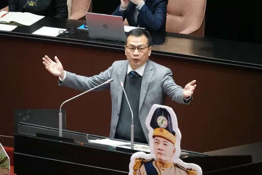 張惇涵稱「政院執行依法有效預算」　羅智強批：說一套做一套