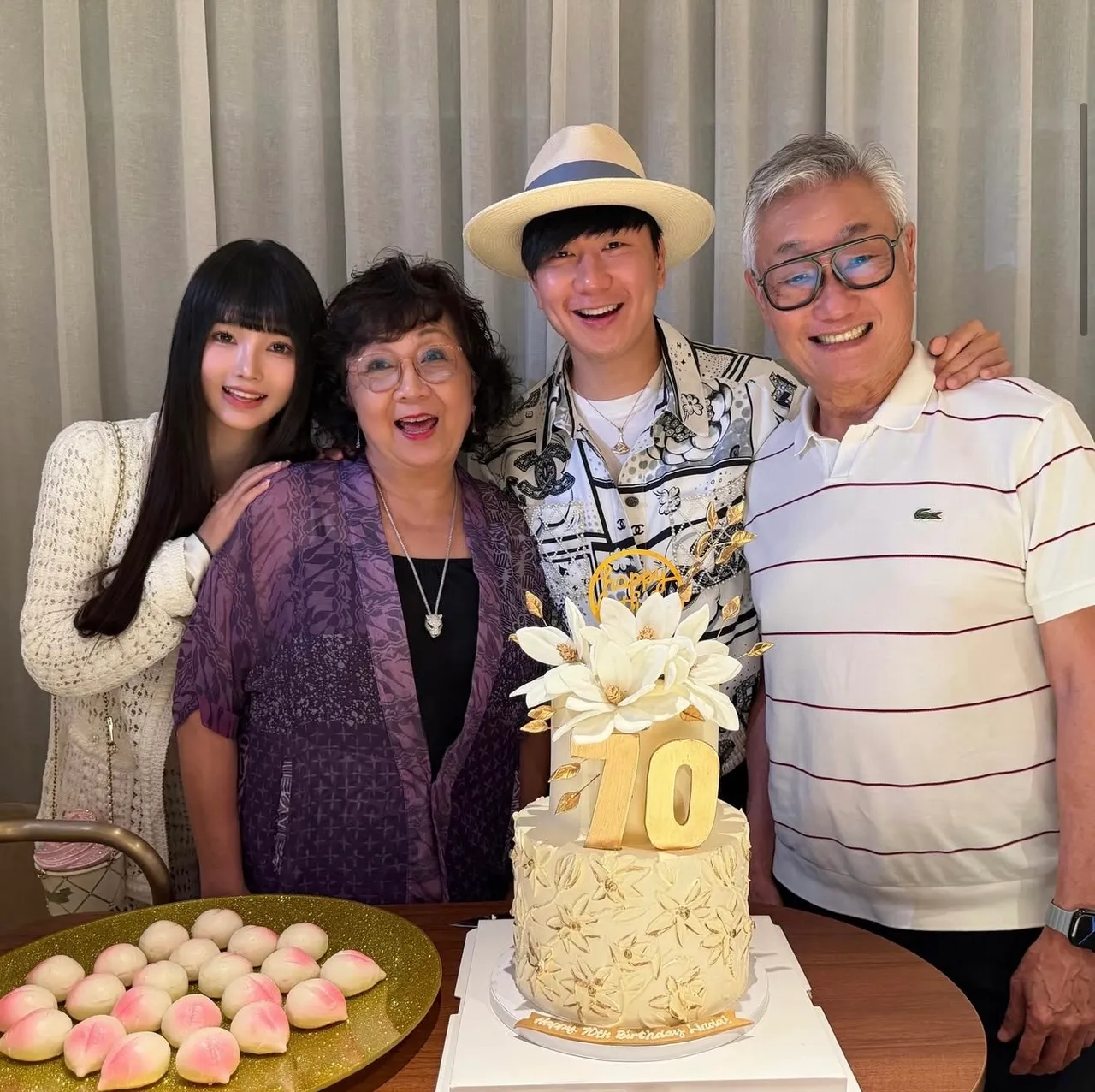 林俊傑上月帶女友七七慶賀媽媽70歲大壽。翻攝林俊傑IG