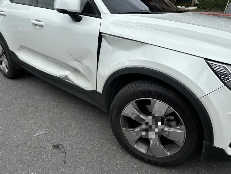 小客車車損。翻攝畫面