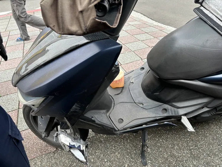 機車車損。翻攝畫面