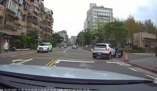 「吳柏毅」北醫前遭擊落　二輪、四輪族論戰「誰要重考駕照」