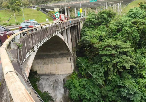 新北7旬翁昨失蹤　墜石碇長潭壁橋送醫不治