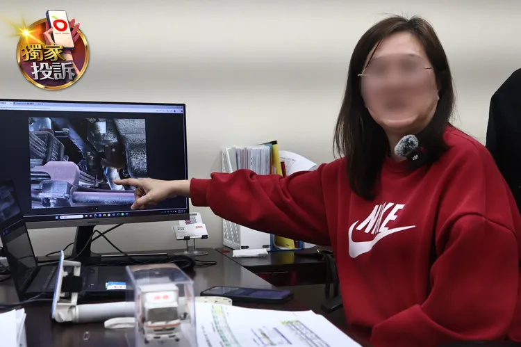 峻富段姓副總控訴，長源交付的車輛，掀開車頭內有許多腐鏽狀況。黃威哲攝