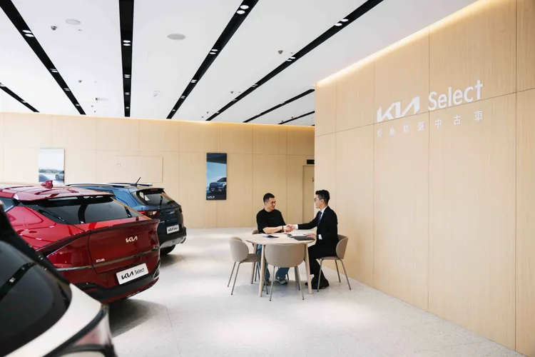 現場提供不分廠牌車主進行愛車鑑價、收購、諮詢等服務。業者提供