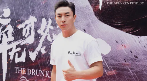 釋小龍代駕白叫了！送完女子回飯店　只剩他時竟換手酒駕被抓包