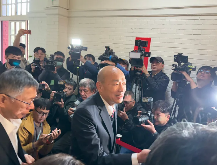 民眾黨前主席柯文哲拜會立法院長韓國瑜。邱筠媜攝