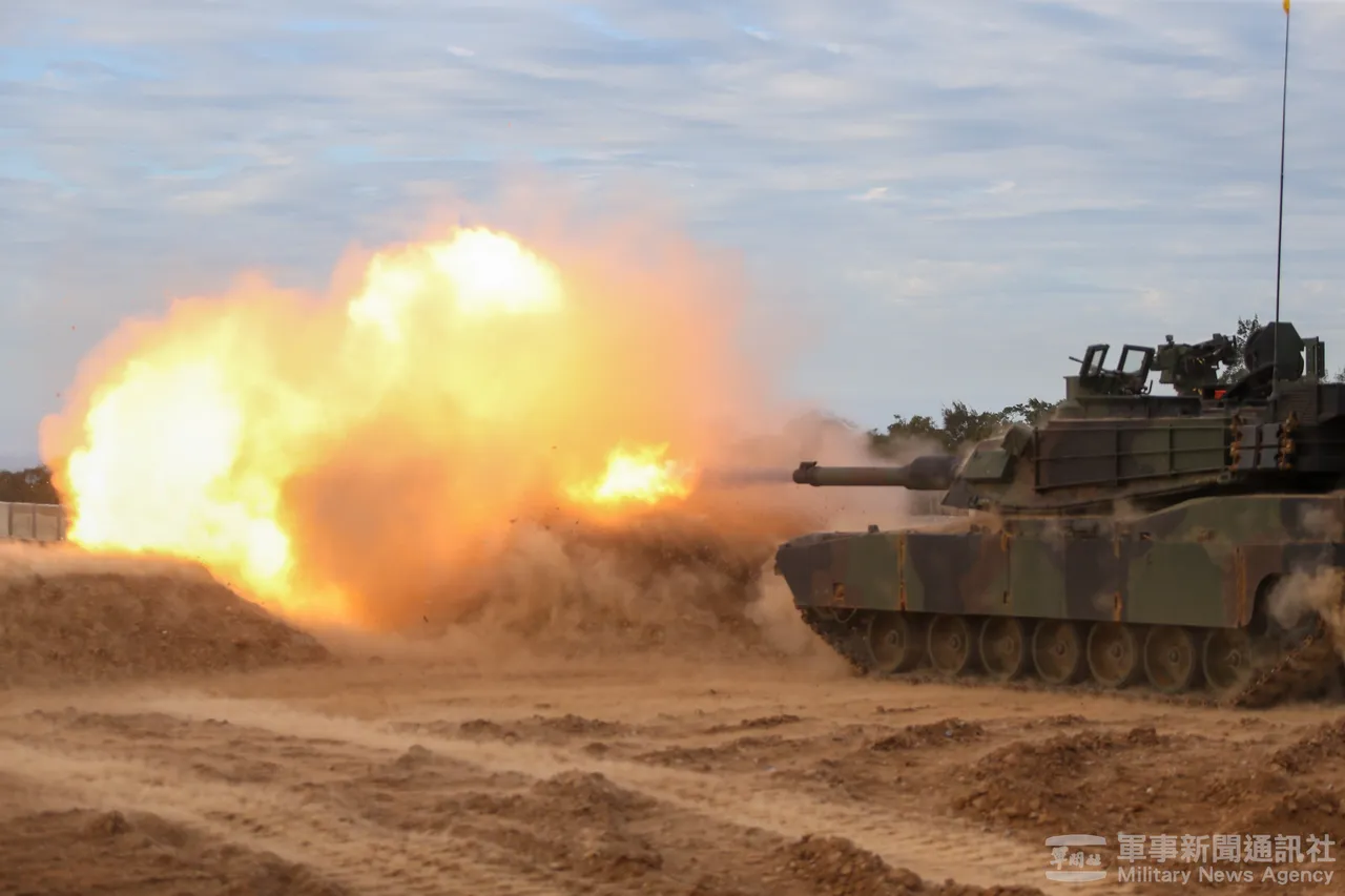 陸軍584旅M1A2T戰車進行火力射擊。軍聞社提供