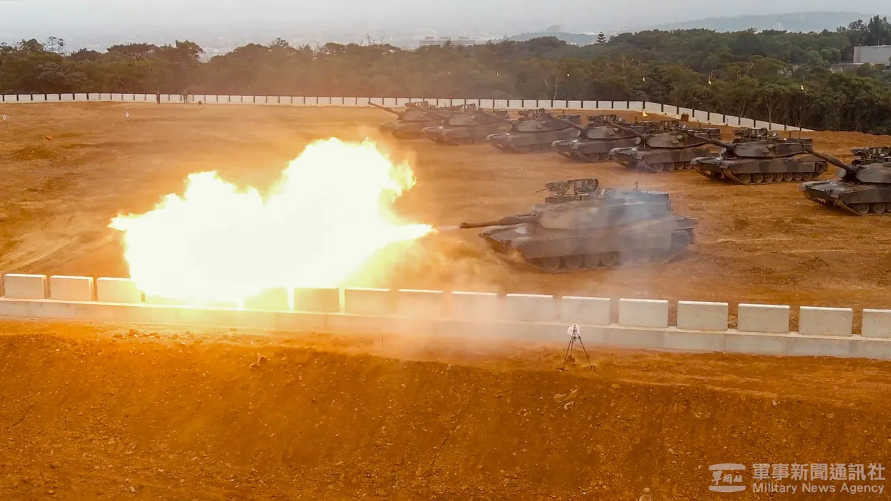 陸軍584旅M1A2T戰車進行火力射擊。軍聞社提供