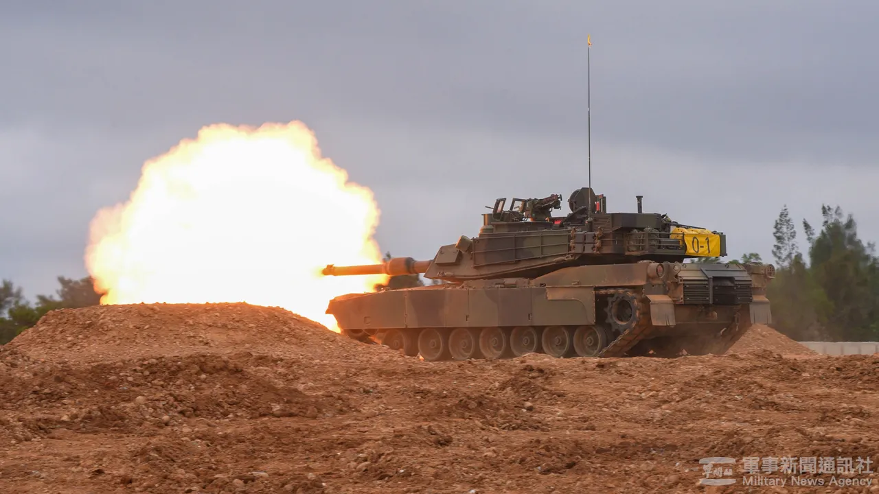 陸軍584旅M1A2T戰車進行火力射擊。軍聞社提供