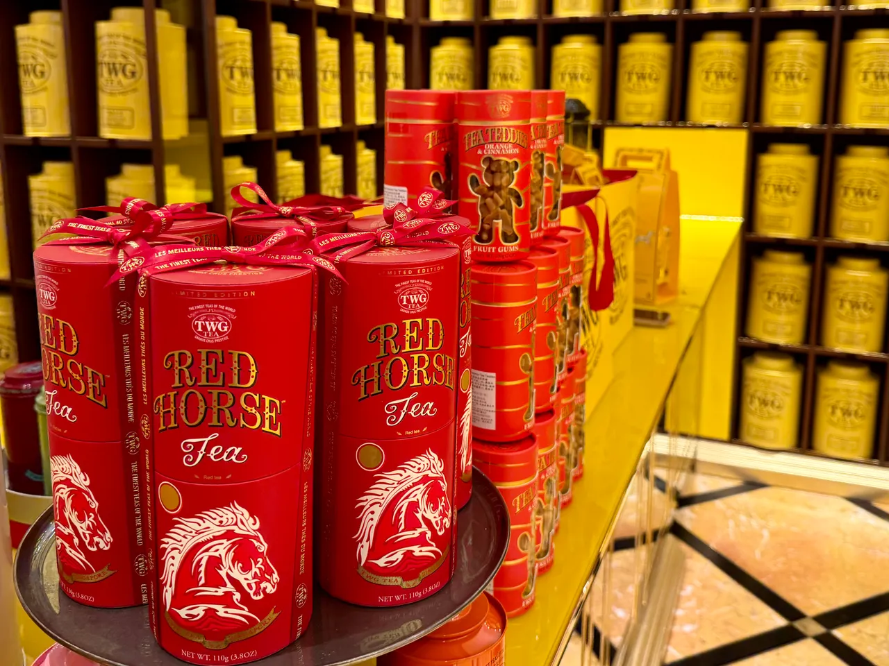 因应马年到来，TWG Tea也开卖全台仅500罐的「赤马迎禧茶」。庄伟祺摄