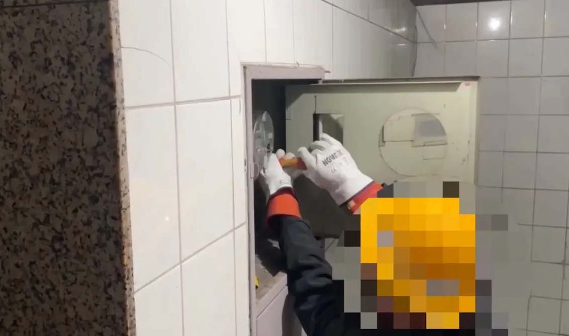 相關單位執行斷水斷電處分。翻攝畫面