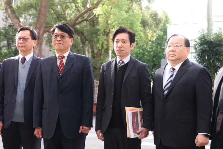 行政院秘書長張惇涵率中選會委員被提名人拜會台灣民眾黨團 李禮仲(左起)、主委被提名人游盈隆、張惇涵、陳宗義。彭欣偉攝