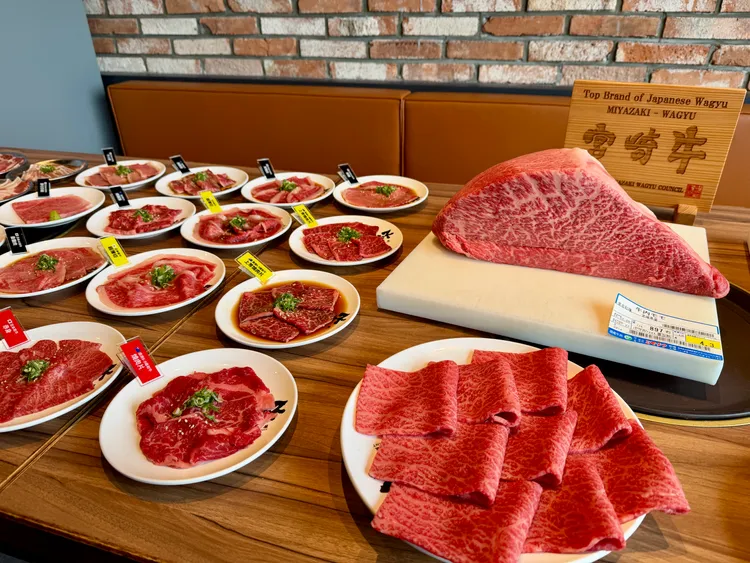 乾杯燒肉新菜單主打4款全新肉品，包含「A5日本宮崎和牛沙朗」等。莊偉祺攝