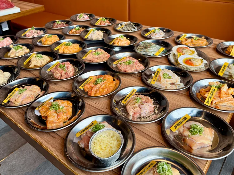 乾杯燒肉新全新菜單增加逾30道新品，包含和牛、海鮮、內臟與下酒小菜共12大類別。莊偉祺攝