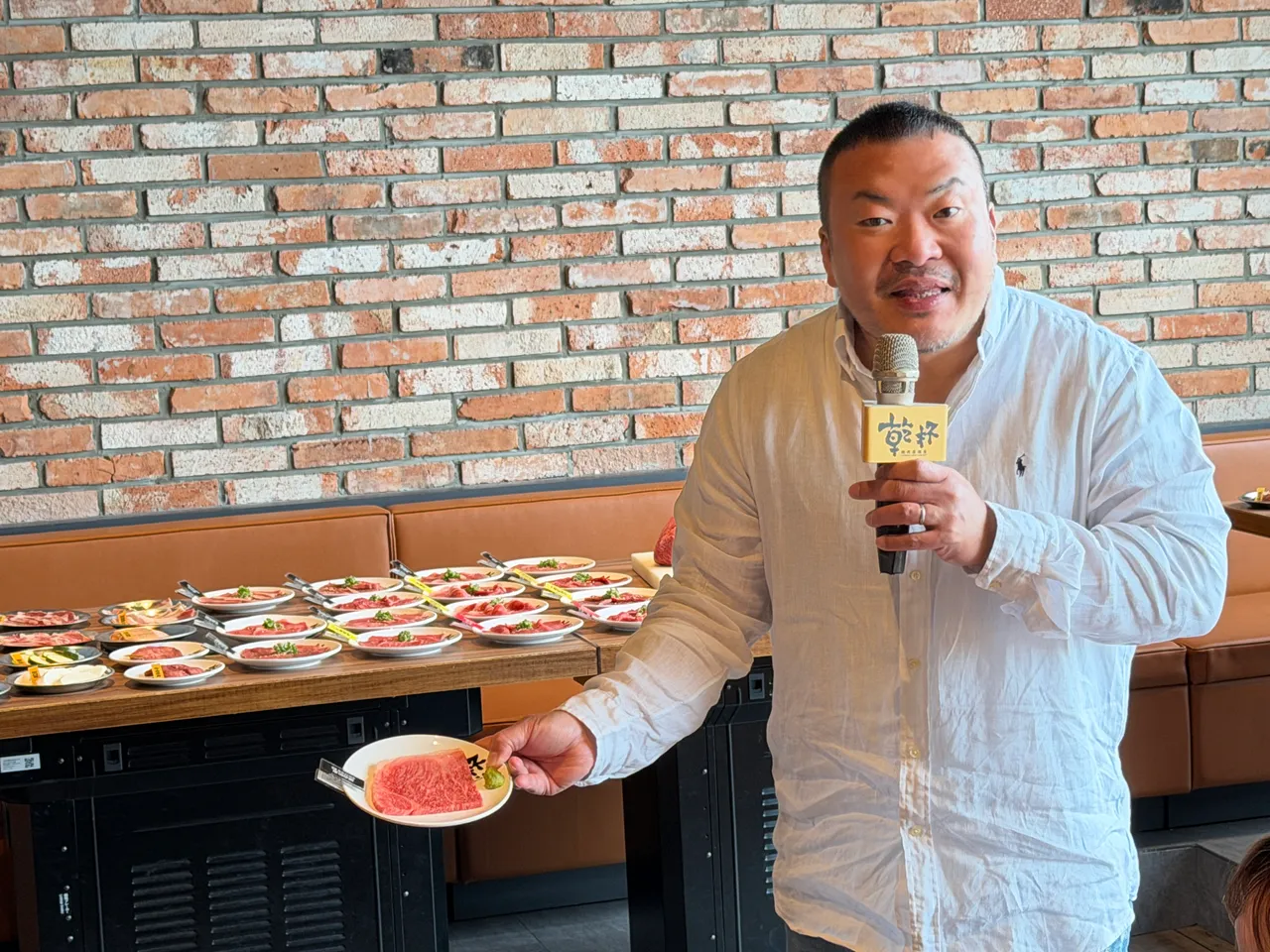 干杯董事长平出庄司表示，这次干杯烧肉全新菜单可吃到最近流行的和牛赤身等品项。庄伟祺摄