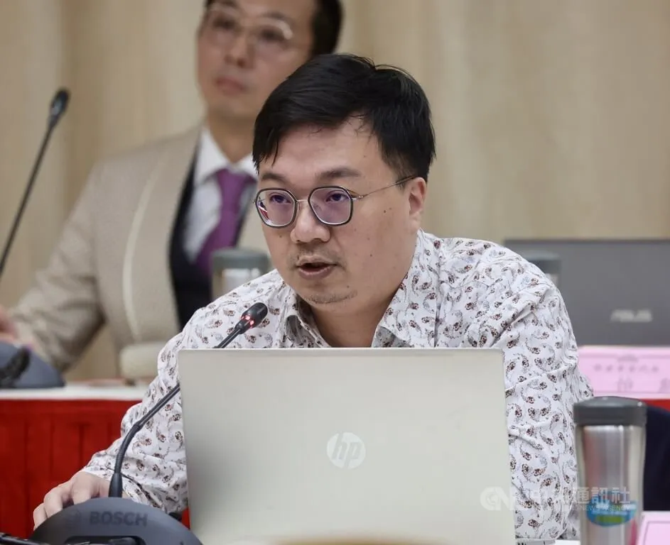 民進黨黨團推薦學者專家賴秉詳發言。中央社