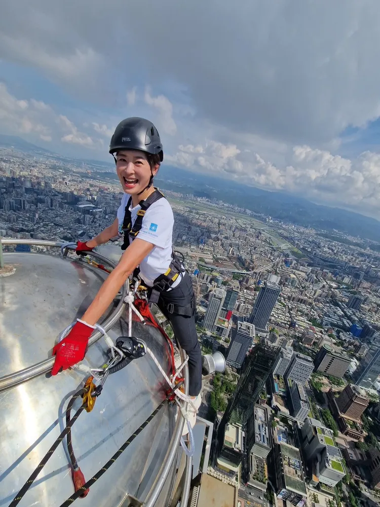 賈永婕攀爬台北101，讓網友都驚呼。翻攝賈永婕臉書
