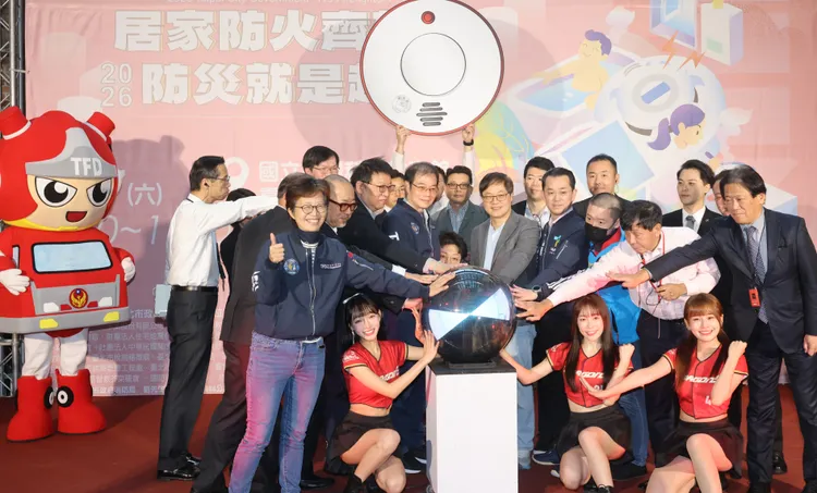 小龍女到場炒熱氣氛。翻攝畫面