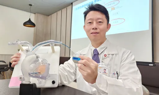 84歲老翁頭暈胸悶還昏厥　一查心跳快停了　放「這裝置」不再慢一拍