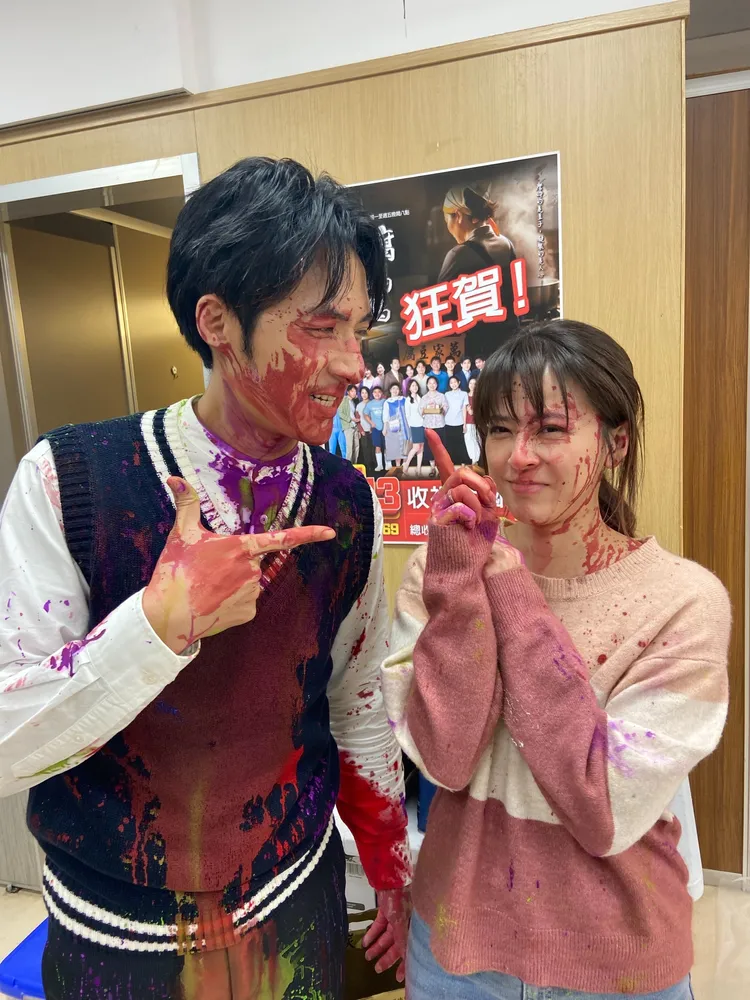 李運慶（左）戲裡背叛蘇晏霈，戲外是寵妻魔人。民視提供