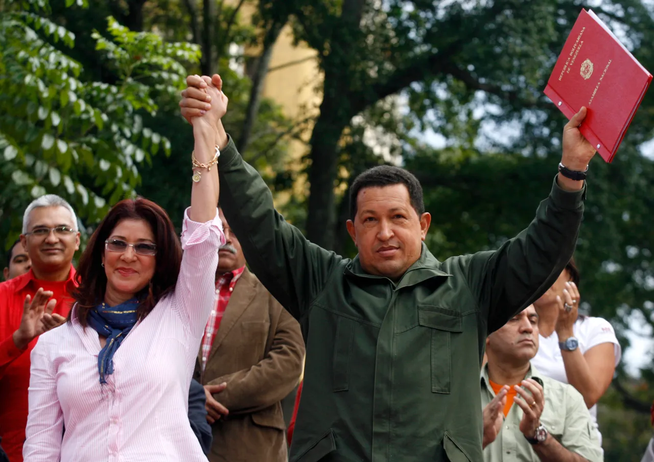 弗洛雷斯（左）曾是委内瑞拉前总统查维斯的心腹。路透