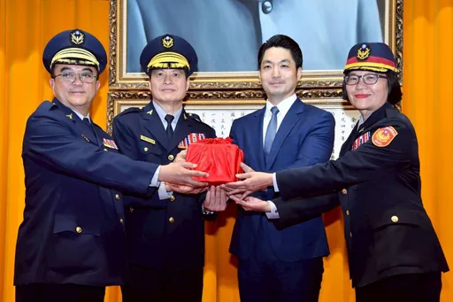 林炎田接任北市警局長！交接現場與蔣萬安互動熱絡