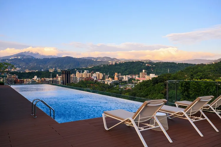 台北士林萬麗酒店網美最愛無邊際泳池。業者提供