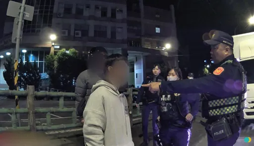 一路闖18次紅燈仍難逃！　三峽警口袋戰術5分鐘活逮2飆仔