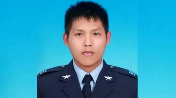 F-16上尉飛官辛柏毅透過無線電喊出三次「跳傘」後失聯。軍方提供