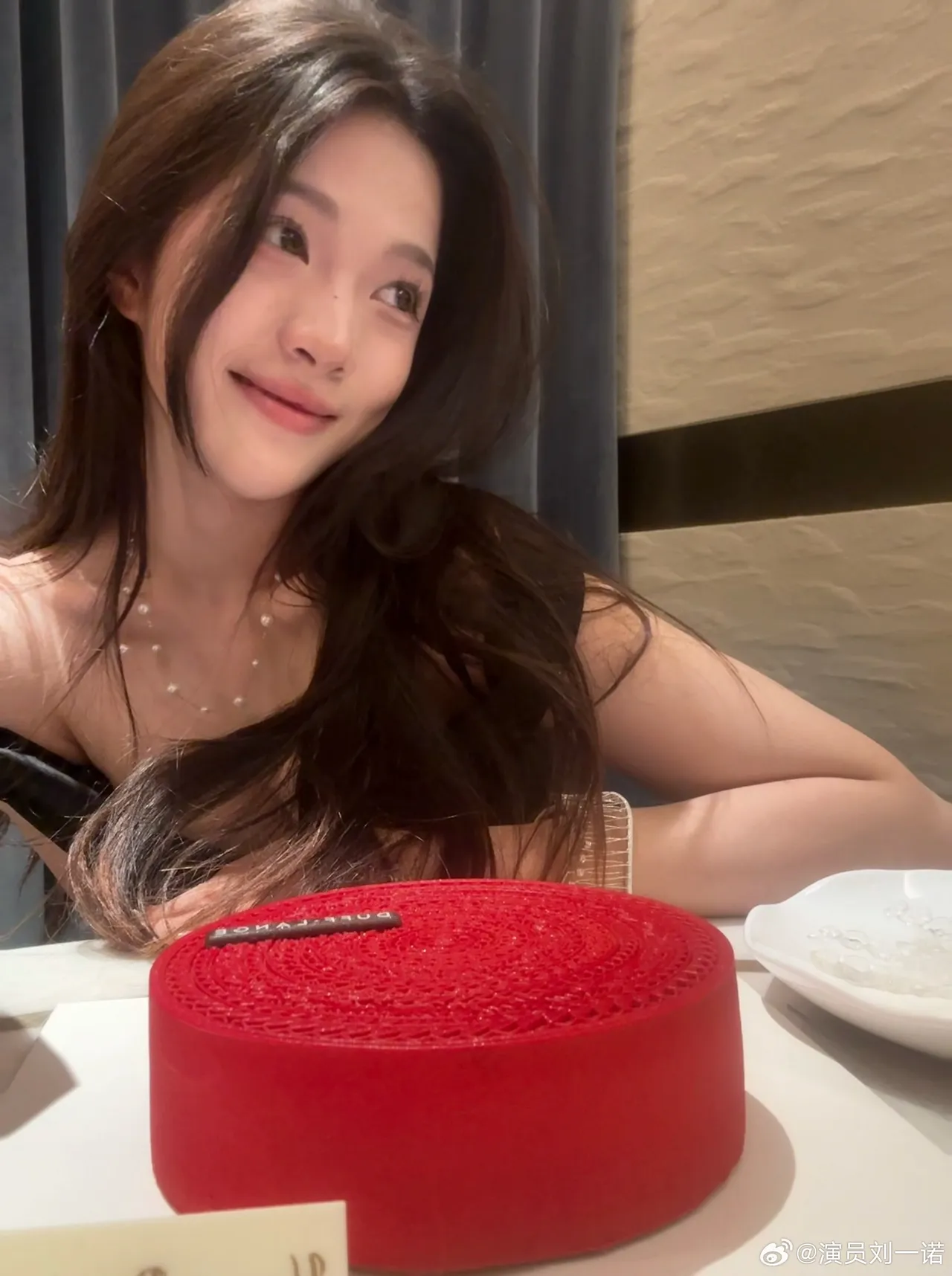 刘一诺PO出约会的情景。翻摄刘一诺微博