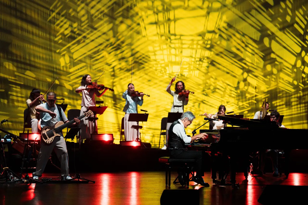 罗大佑携手「春龙交响乐团 」演出。大右音乐提供