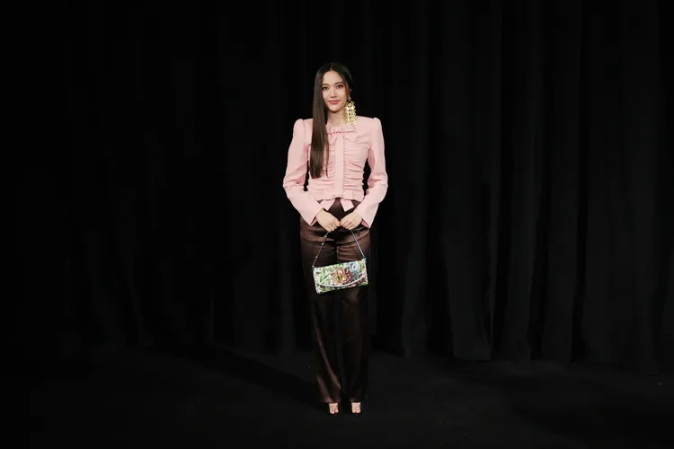 泰星Freen Sarocha現身秀場。品牌提供