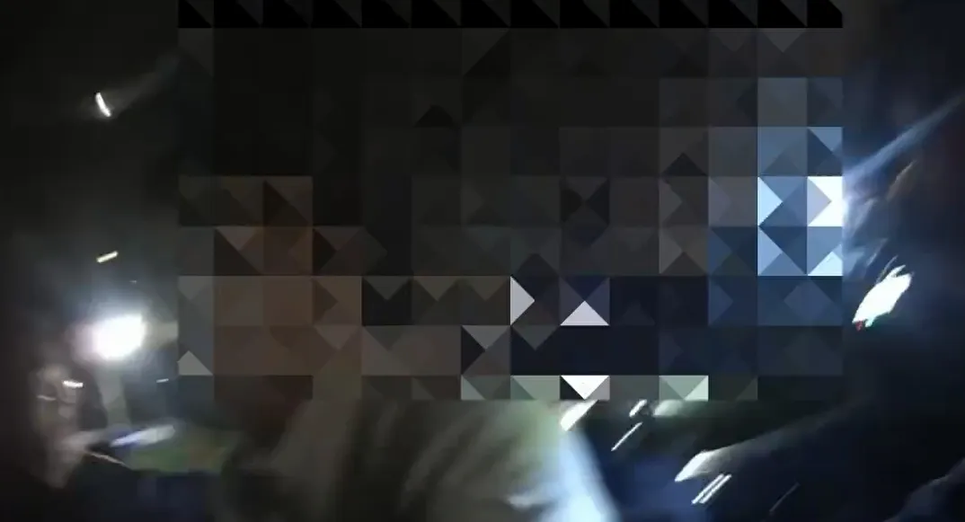 警方到場對吳男實施保護管束。翻攝畫面