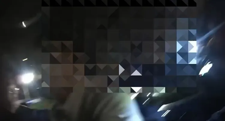 警方到場對吳男實施保護管束。翻攝畫面