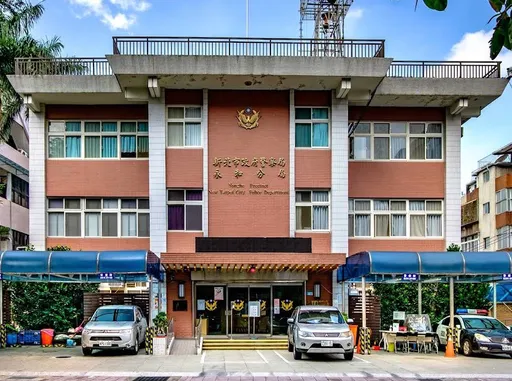 新北獨居房東趴臥樓梯間猝死！　友人誤判抱回房內「電暖爐取暖3小時」