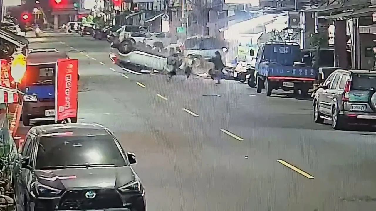 路人驚慌逃命。翻攝畫面