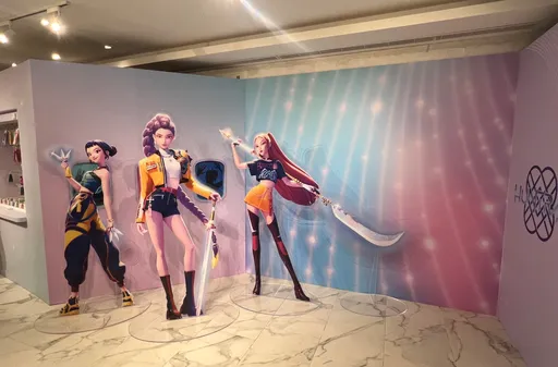 《猎魔女团》快闪店来台展出16天！Derpy全球限量商品必买