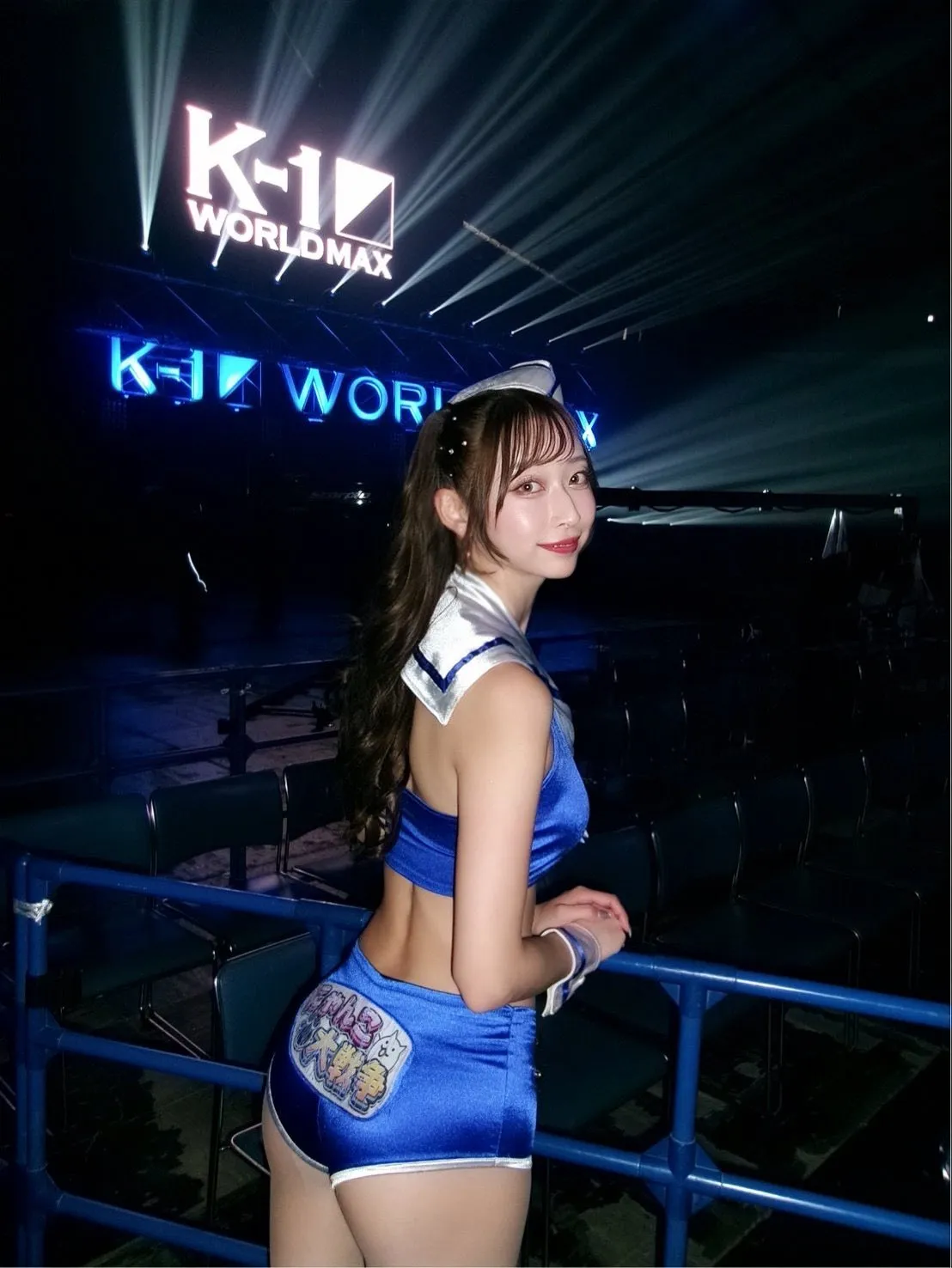 濑名Hinano也从事K-1举牌女郎。翻摄濑名Hinano X