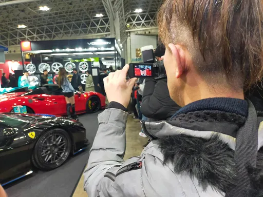 女艺人助阵车展　公审「色」影师专门拍她下半身