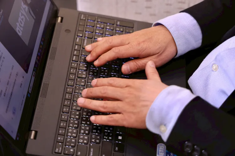 陳劉杰表示樂手彈鋼琴有點像在KEY鍵盤，「每每我在聽音樂的時候，我都彷彿我對著鍵盤彈鋼琴是一樣的。」莊宗達攝