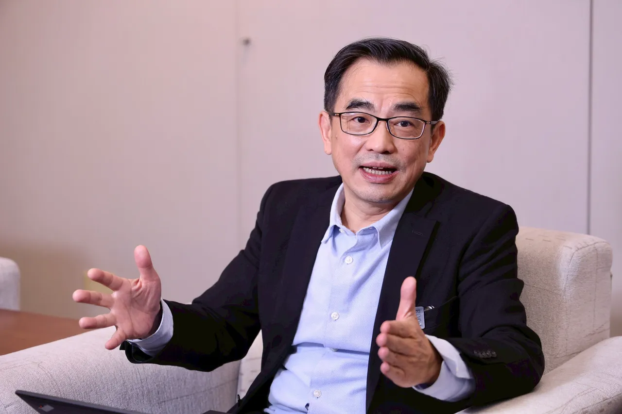 陳劉杰指出，導入AI後，現在是AI主動協助人，透過「人機互補」，把原本繁瑣的生產調度轉化為精準的「決策推演」，讓接單與生產效率翻倍。莊宗達攝