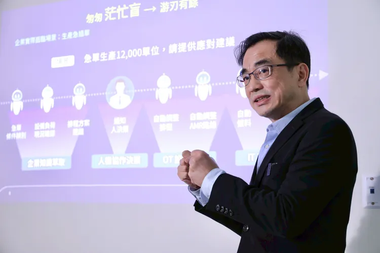 他表示AI可打破部門邊界，讓AI Agent 成為企業「超強能力的夥伴」。莊宗達攝