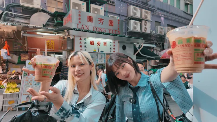 木木與陳泳希探索香港名店。華研國際提供