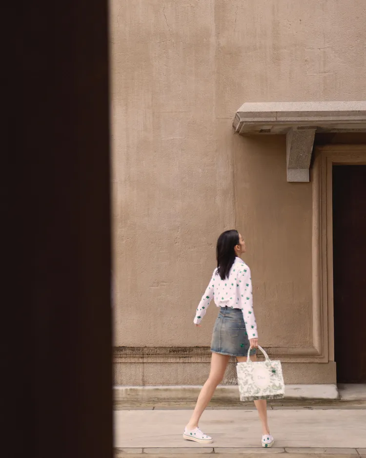 陳庭妮出發前往欣賞Dior 2026春夏高訂秀。翻攝陳庭妮IG