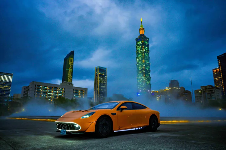 CONCEPT AMG GT XX成為全亞洲首度於市區道路實際行駛的高性能概念車。業者提供