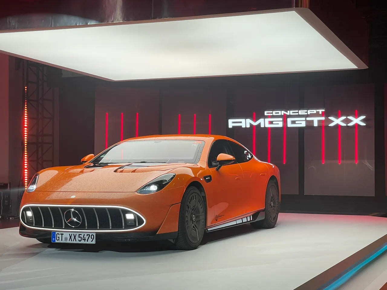 世界紀錄概念車駛入台北街頭　Mercedes-AMG CONCEPT AMG GT XX亞洲首度城市亮相