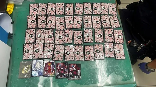 仿「猿人頭」潮牌包裝毒咖啡包躲警查！　毒販「1事露餡」整車毒品栽了