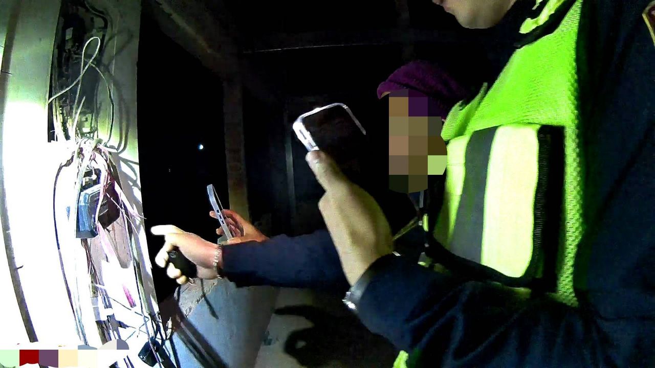 半夜無人工地傳來詭異女聲低語嚇壞隔壁獨居婦 警一查竟是「Low Battery」
